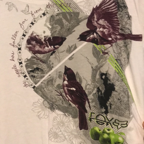 Off the shoulder Fox Tee - Picture 2 of 5